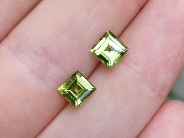 peridot 1 Peridot patrat 6 mm.