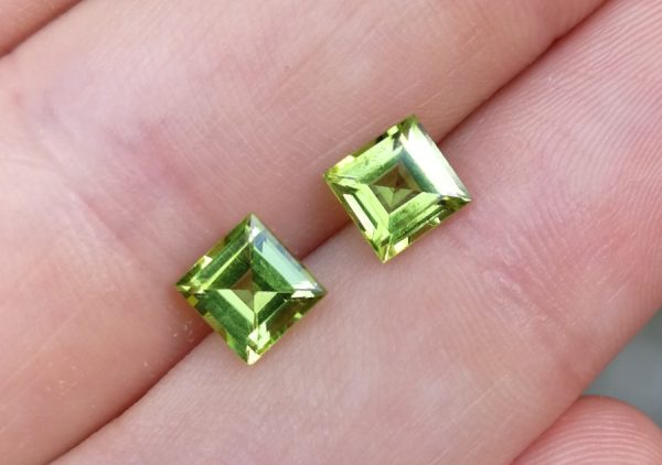 peridot 4 Peridot patrat 6 mm.