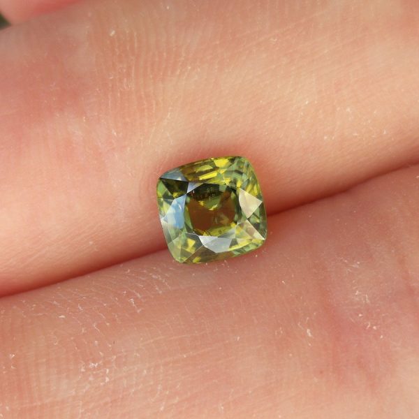 zircon natural verde