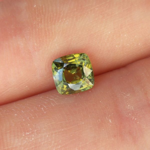 zircon natural verde