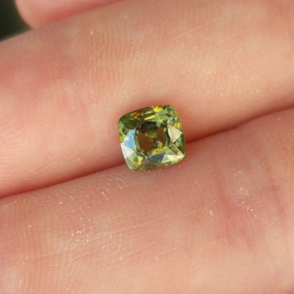 zircon natural verde