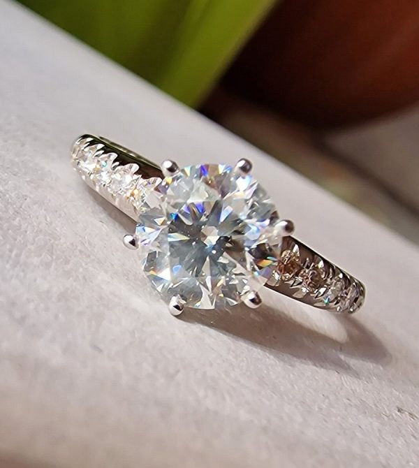 inel aur cu diamante