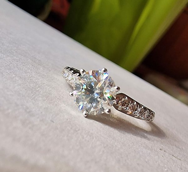 inel aur cu diamante