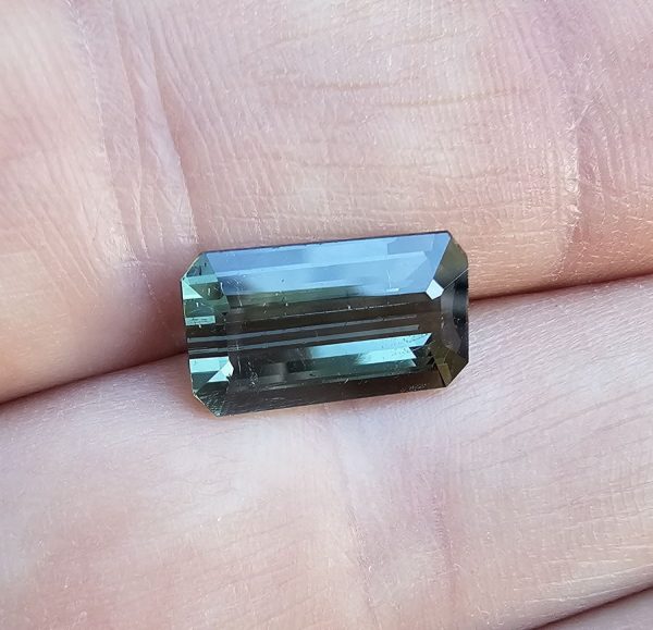 20240125_084300 turmalina verde gri