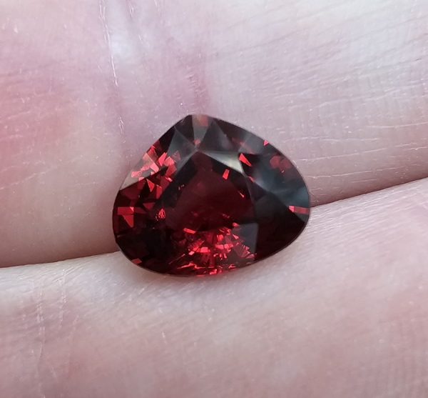 20240128_095145 Granat rosu