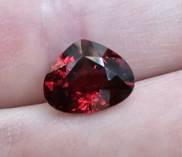 20240128_095148 Granat rosu