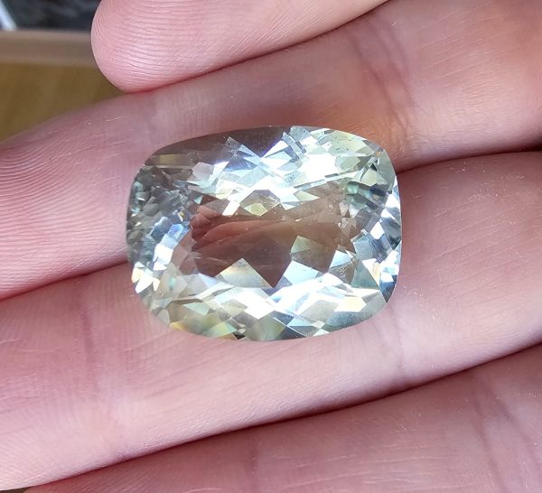 Topaz verde albastru