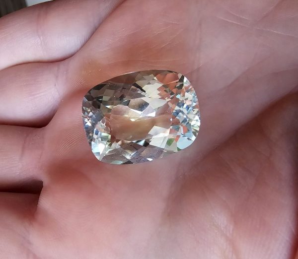 Topaz verde albastru