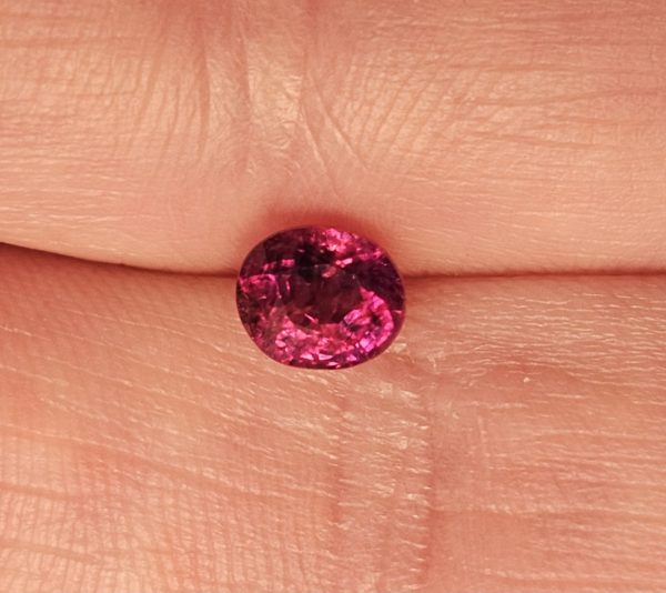 Safir roz natural netratat