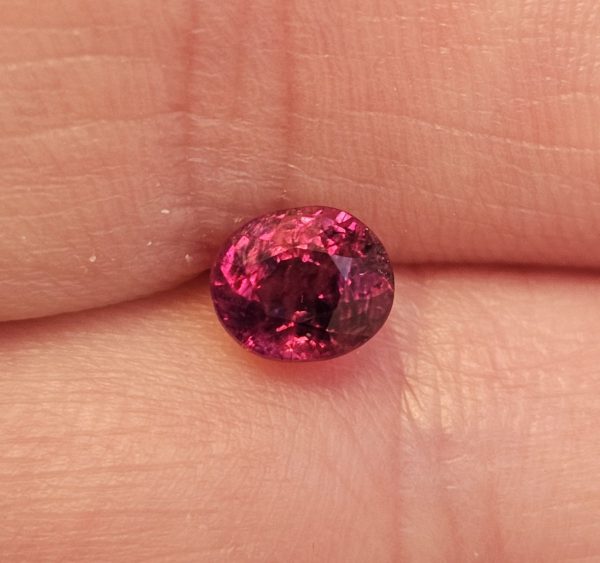 Safir roz natural netratat