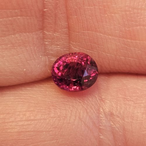 Safir roz natural netratat