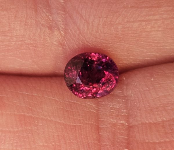 Safir roz natural netratat