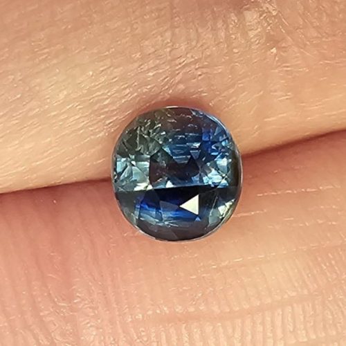 Safir albastru verde netratat