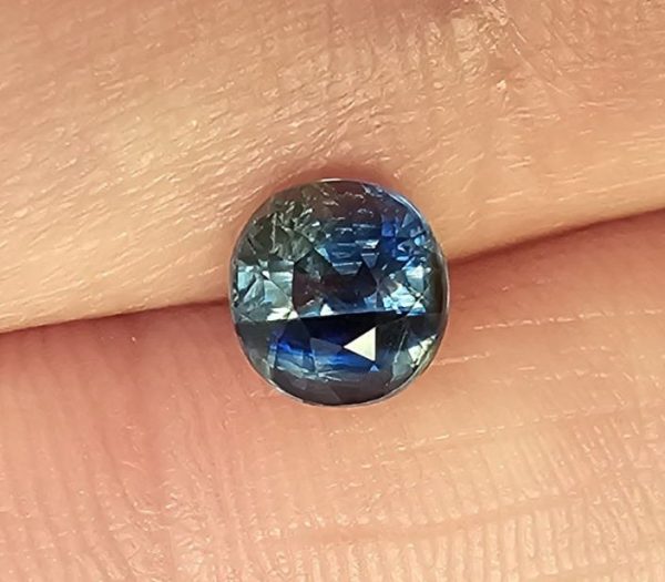 Safir albastru verde netratat