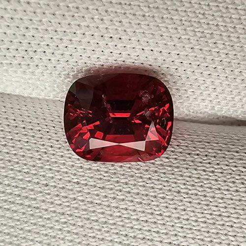 Spinel rosu 1.11 ct.