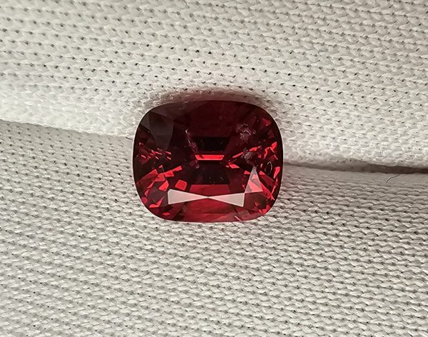 Spinel rosu 1.11 ct.