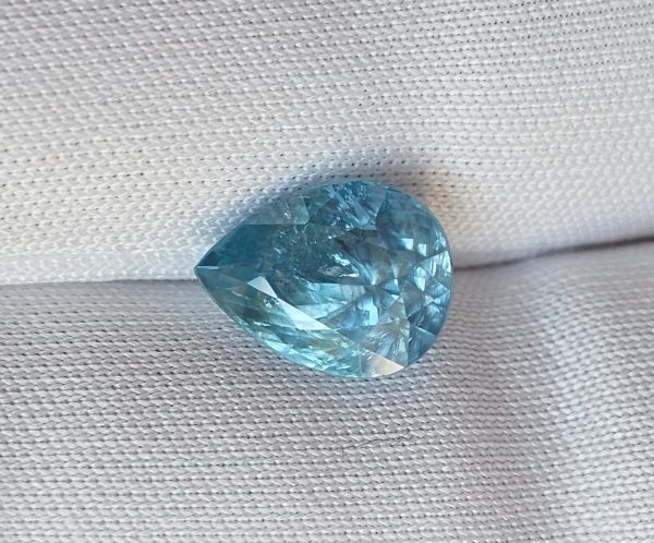 Zircon natural