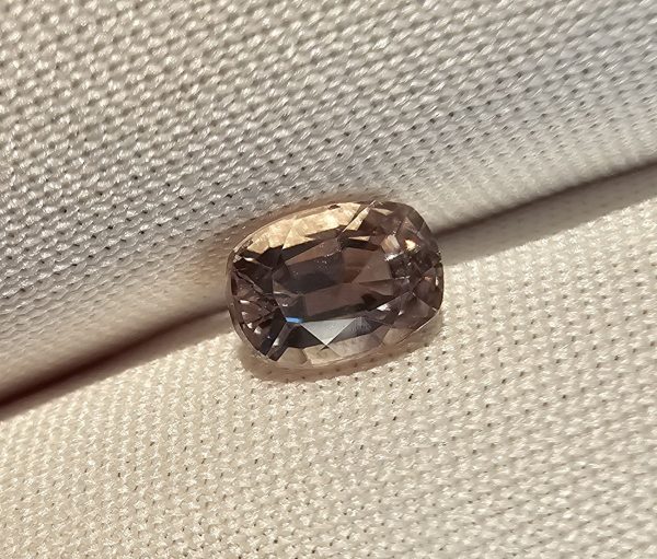 Diaspor color-change natural