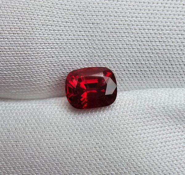 spinel rosu natural