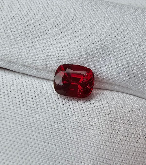 spinel rosu natural