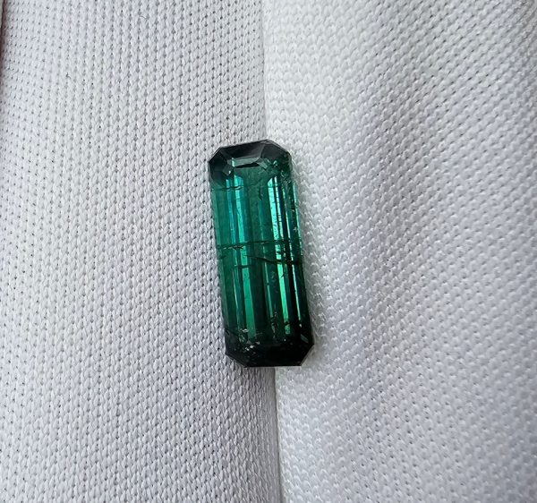 20260106_153916 Turmalina naturala verde