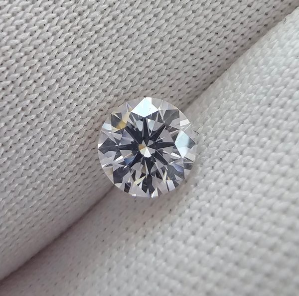 20260117_094317 diamant natural briliant