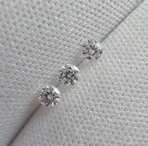 diamante naturale 2 mm.