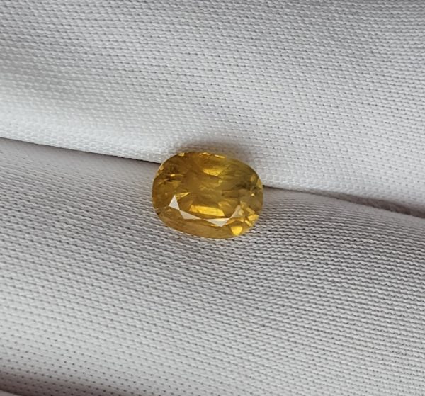 20260201_101212 Safir natural galben