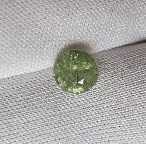 Granat demantoid