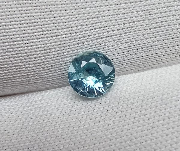 20260315_083655 Zircon natural albastru