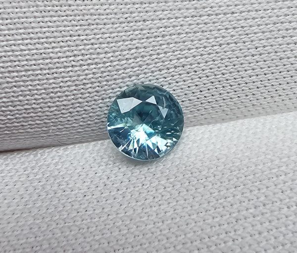 20260315_083704 Zircon natural albastru