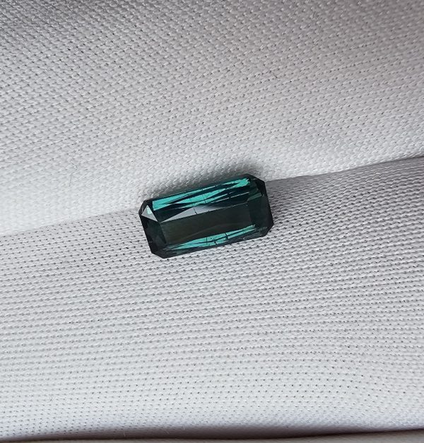 20260315_084117 turmalina naturala verde