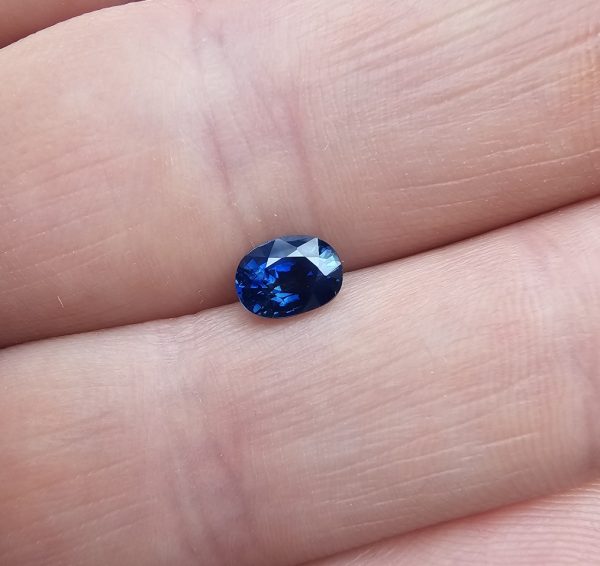 Safir albastru netratat