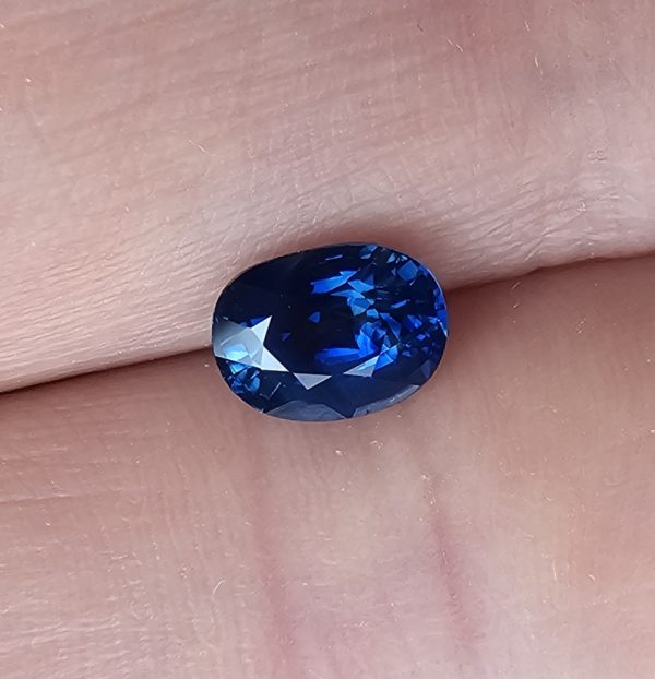 Safir albastru netratat