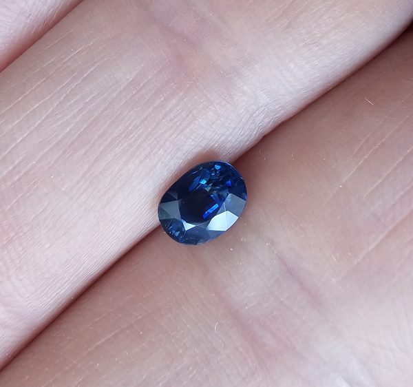 Safir albastru netratat