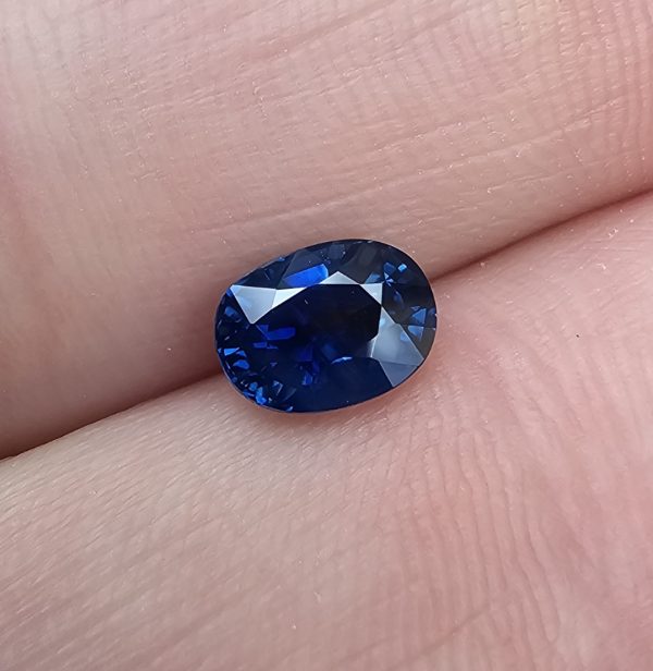 Safir albastru netratat