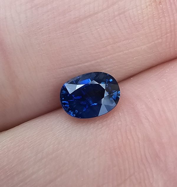 Safir albastru netratat