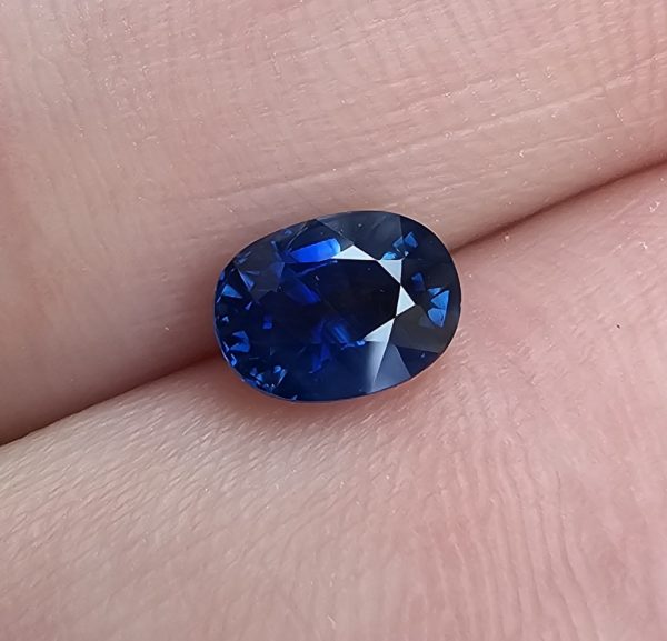 Safir albastru netratat