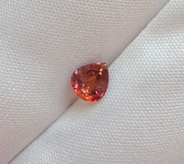 safir portocaliu