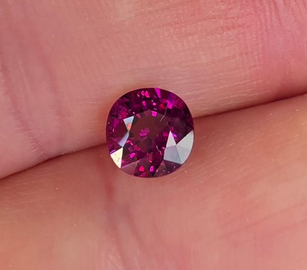 20260530_082747 granat color-change 1.91 ct