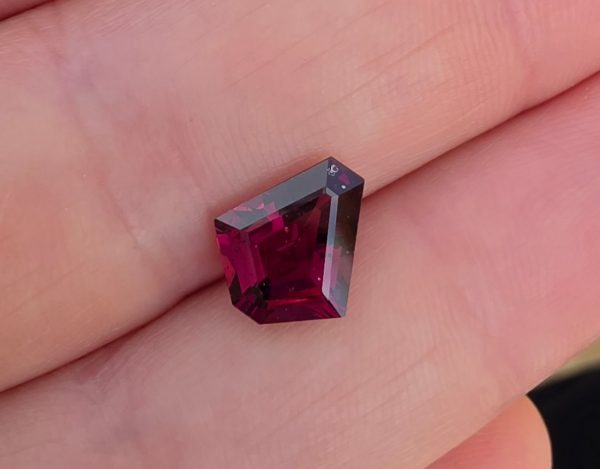 Granat color-change 2.79 ct.