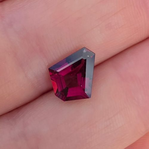 Granat color-change 2.79 ct.