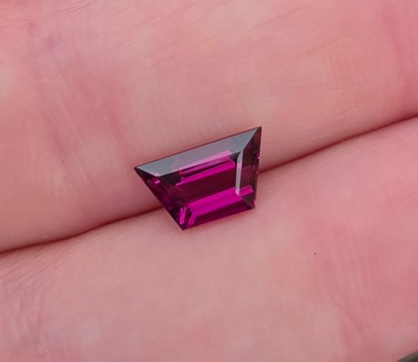 Granat color-change 1.90 ct.