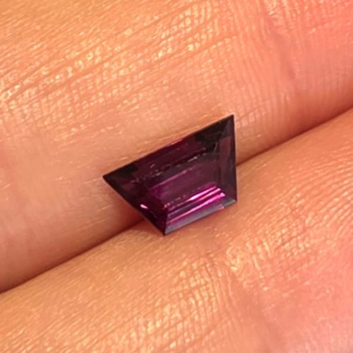Granat color-change 1.90 ct.