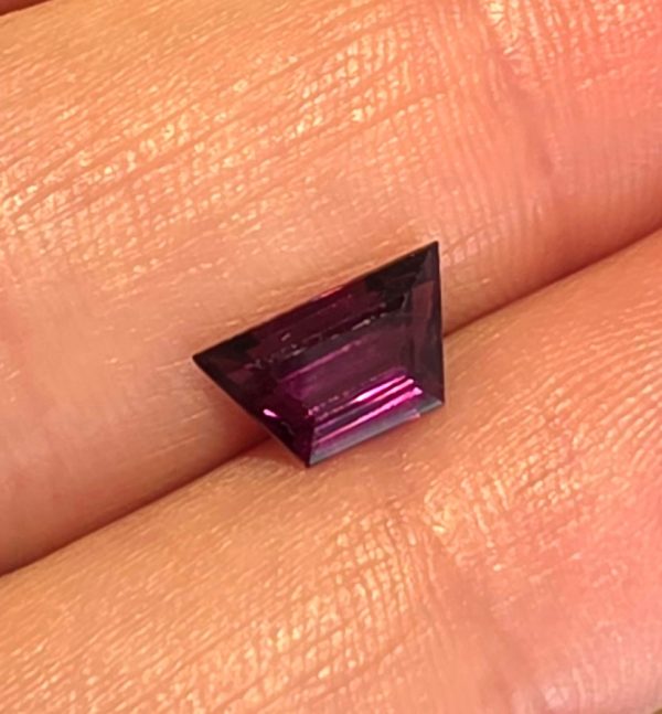 Granat color-change 1.90 ct.