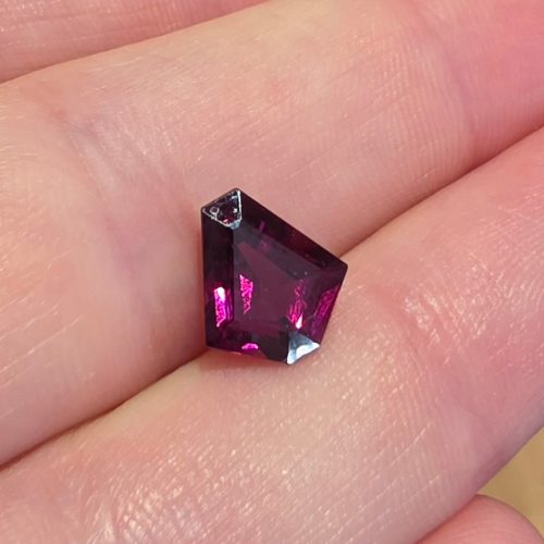 Granat color-change 2.79 ct.