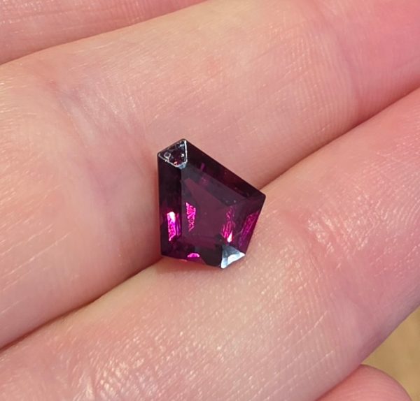 Granat color-change 2.79 ct.